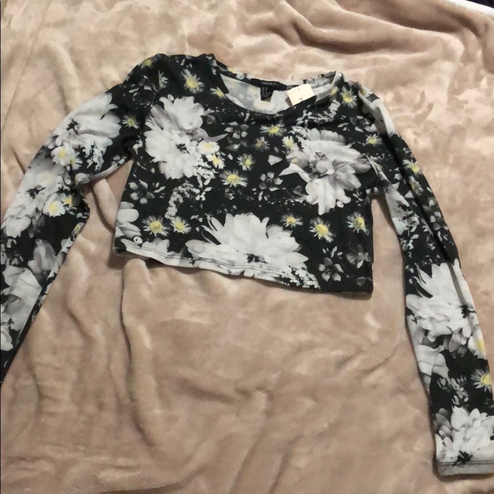 cropped long sleeve floral print top